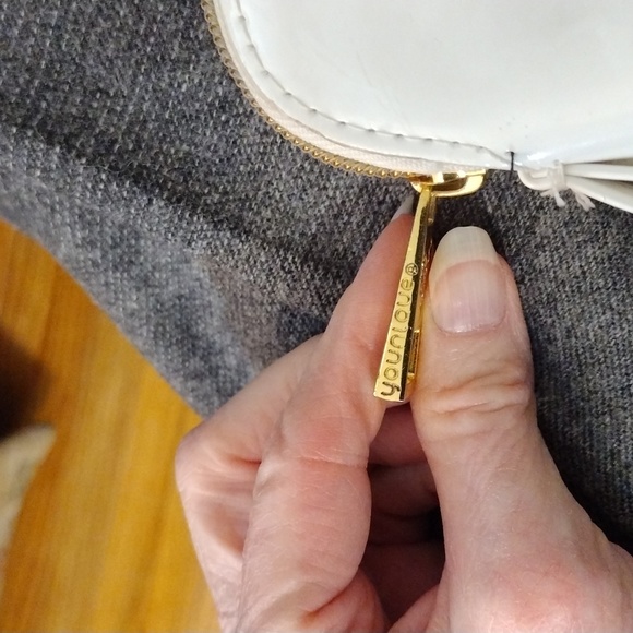 EUC Younique Makeup Bag with Goodies - Picture 12 of 14